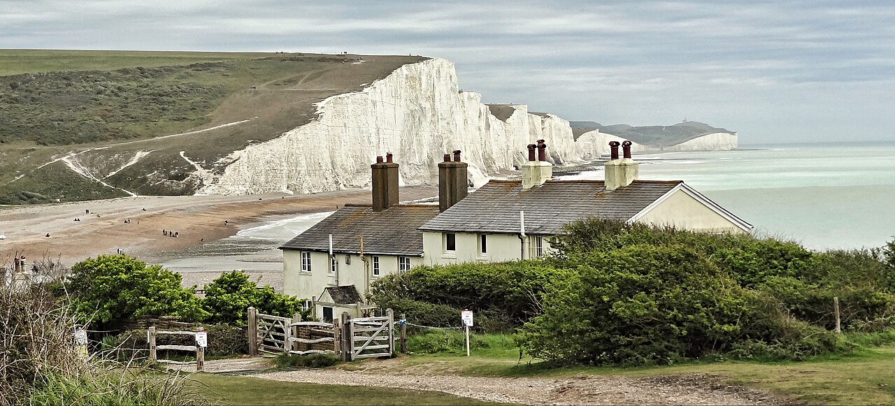 Rollercoaster Over the Chalk Cliffs: Hiking Seaford to Eastbourne via Seven Sisters